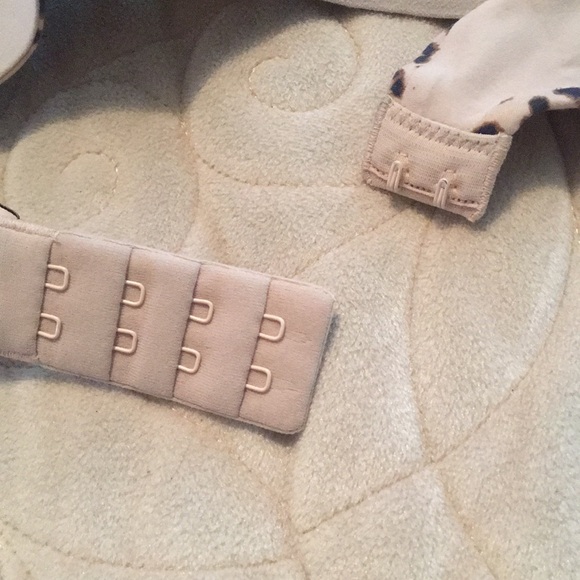 VICTORIA’S SECRET Leopard print bra w/ convertible straps 34B Good condition - Picture 3 of 8